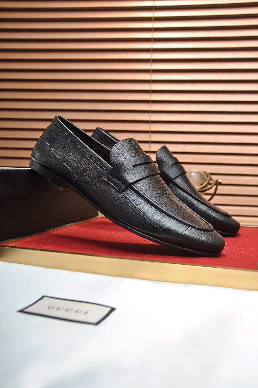 Men's shoes 💰520💶【GUCCI】 (High-end Niuli) New 🍀Gucci* - top version Gucci Peas shoes! Made of imported original cowhide, the inner top layer is comfortable cowhide lining! Original wear-resistant rubber outsole! High quality products! Code number 38-44!